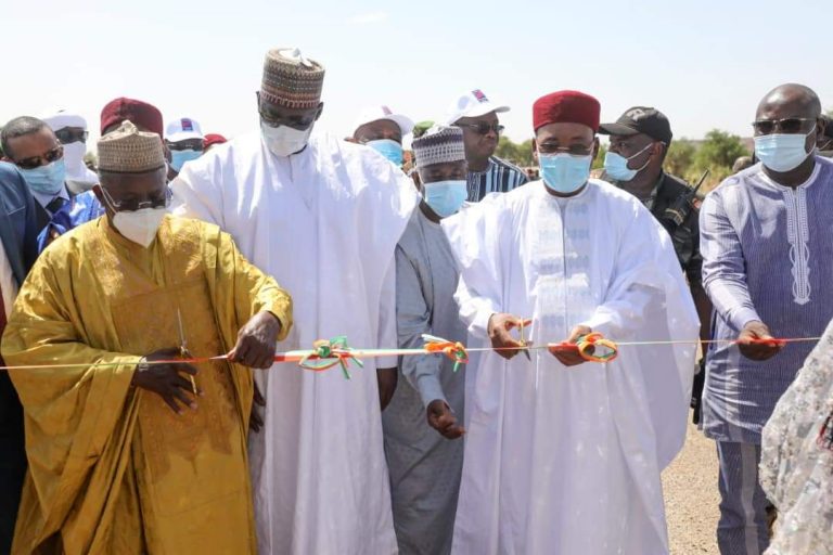 Coupure du ruban inaugural