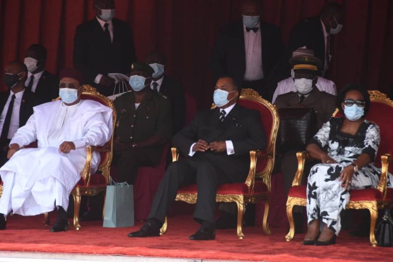 Le Président Issoufou (à gauche) lors de la cérémonie d'inauguration