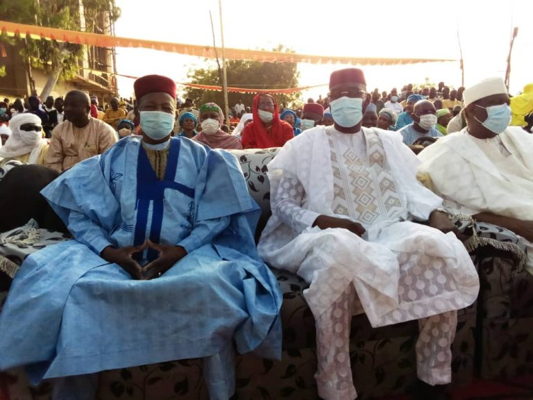 Le candidat Mahamane Ousmane à gauche