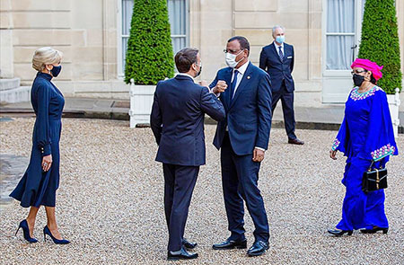 Le-Président-Bazoum-Mohamed-et-son-épouse-accueillis-à-l'Elysée-par-le-couple-Marcon