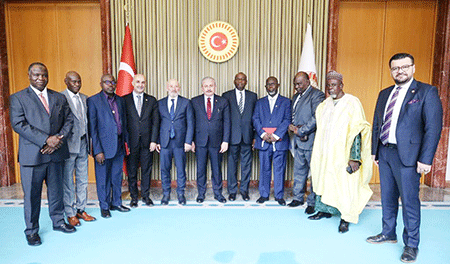 La-délégation-parlementaire-nigérienne-avec-SEM-Mustafa-Sentop,-Président-de-la-Grande-Assemblée-Nationale-de-Türkiye,-Ankara-le-22-mars-2022