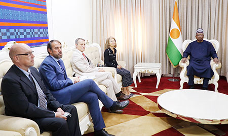 A-Niamey-la-délégation-italienne-a-été-recu-par-le-Premier-ministre