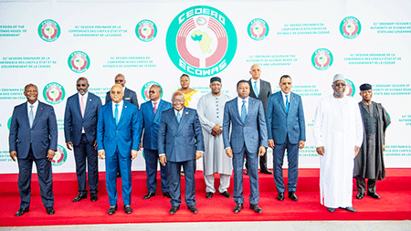 Photo-de-famille-des-Chefs-d'Etat-et-de-gouvernement