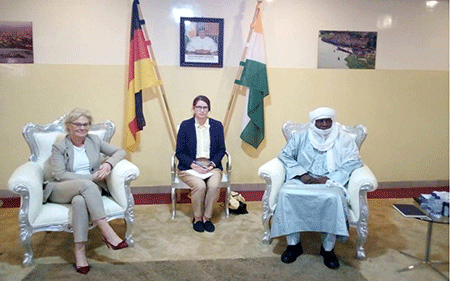 la-Ministre-allemande-de-la-Défense-au-Niger