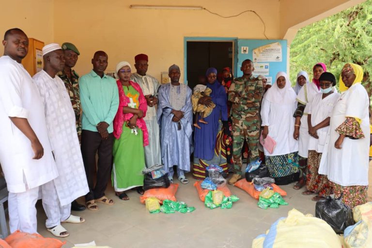 photo de famille à l'issue de la visite