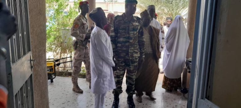Diffa : Le Gouverneur visite la Direction régionale des archives – Le Sahel