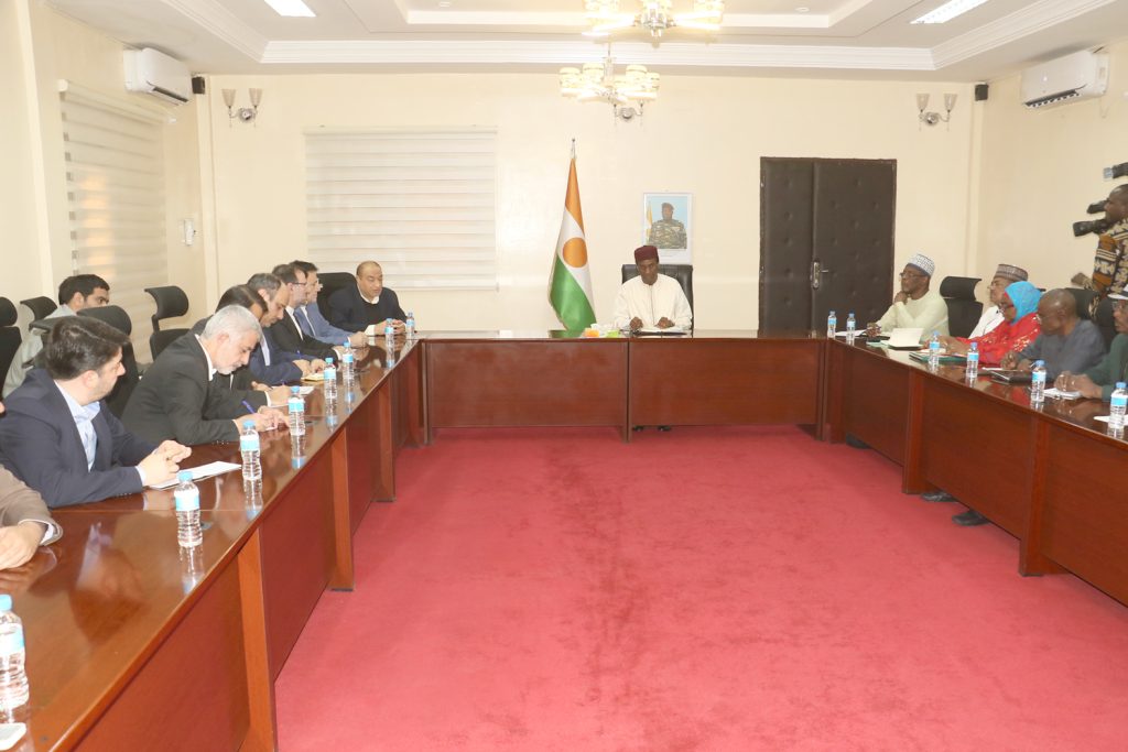 Au cabinet du Premier ministre : M. Ali Mahaman Lamine Zeine reçoit le Vice-ministre  iranien chargé des Affaires Economiques | ONEP