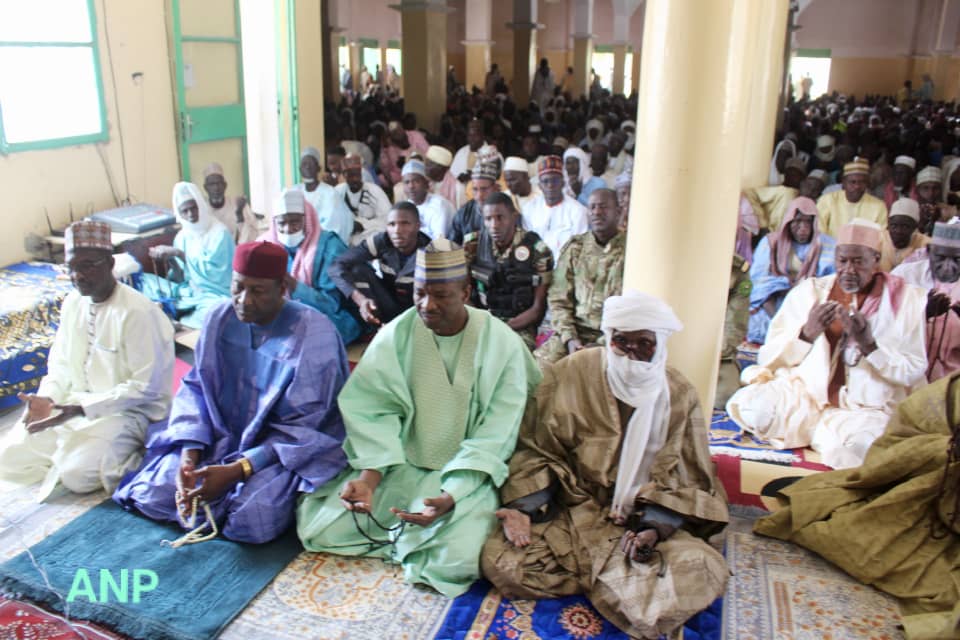 Prière collective à la grande mosquée de Diffa