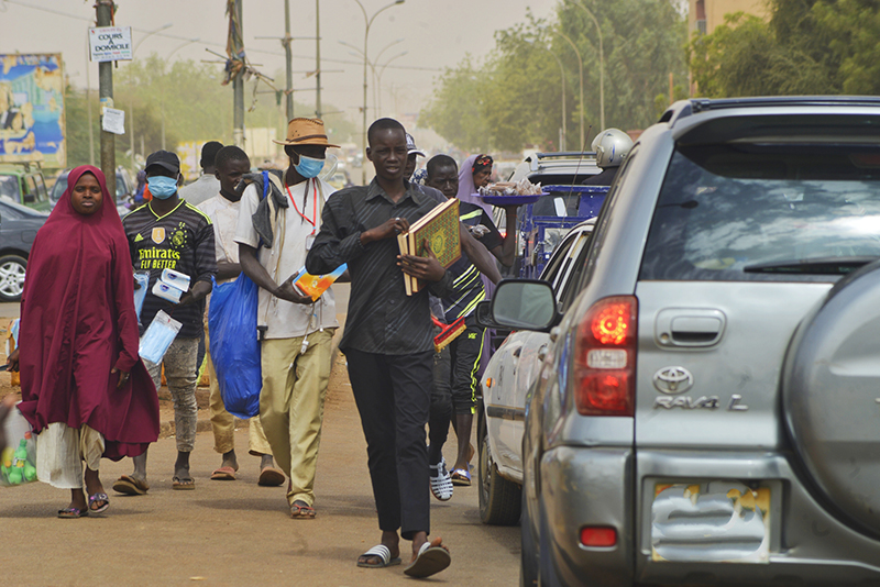 VENDEURS AMBULANTS ABDOUL RAZAK ADO 16.02 (2)