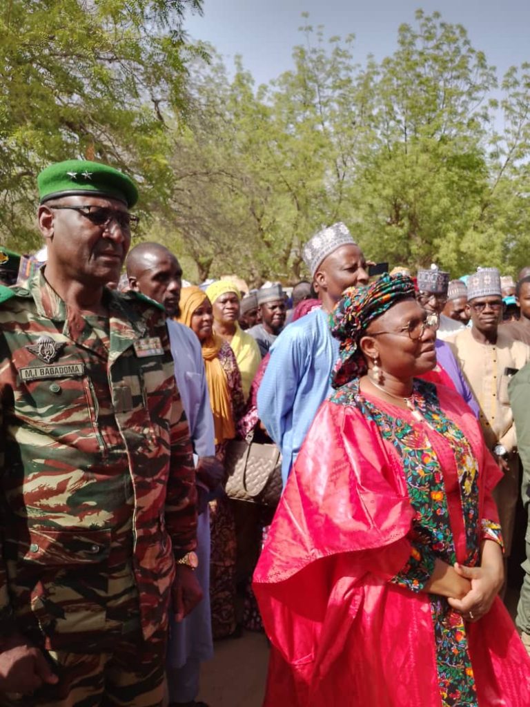 La ministre lors d'une visite à Diffa