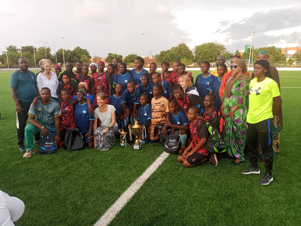Les équipes championnes des deux catégories à l'issue des championnats
