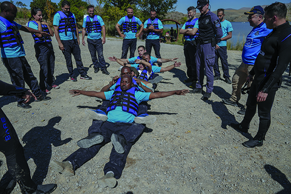 ExerciceBBB di simulation d'une pirogue humaine