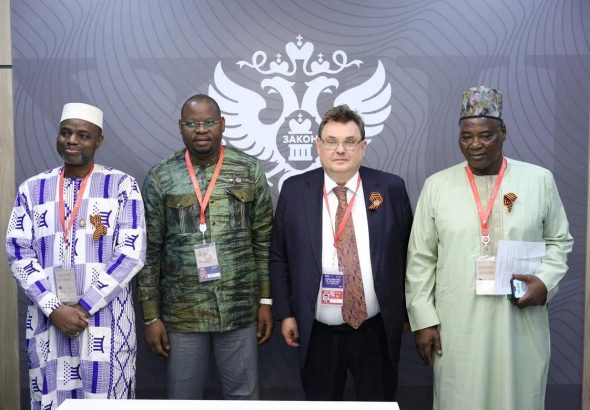Le ministre Alio Daouda (droite) et ses homologues de Russie, du Burkina Faso et du Mali