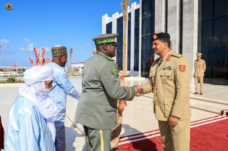 La délégation nigérienne accueillie à son arrivée à Benghazi