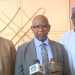 M. Abdourahamane Malam Saley animant un point de presse à l'issue de la rencontre avec le personnel de la DRI Agadez