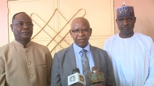 M. Abdourahamane Malam Saley animant un point de presse à l'issue de la rencontre avec le personnel de la DRI Agadez
