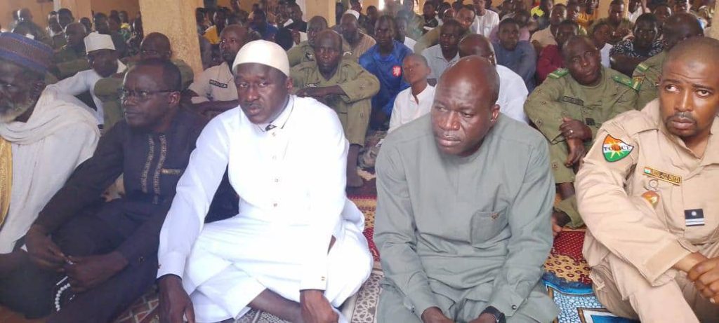 Prière collective au Camp Agali de Dosso