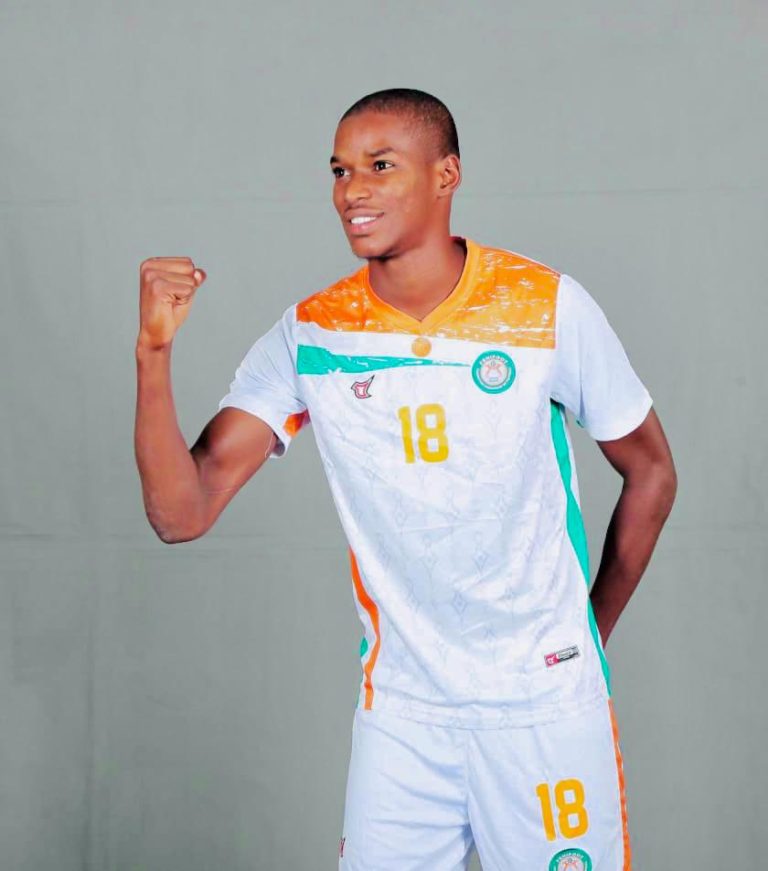 Djingarey_jeune_footballeur