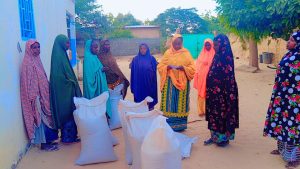 Au cours de la distribution des vivres à Diffa