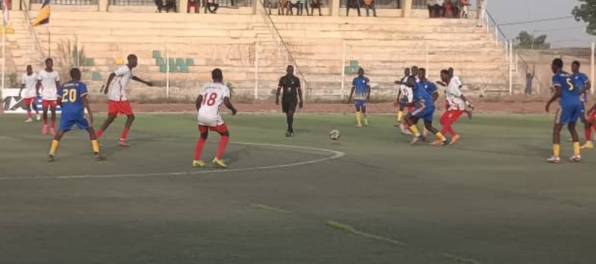 Entente-Akokana sur la pelouse du stade régional de Dosso