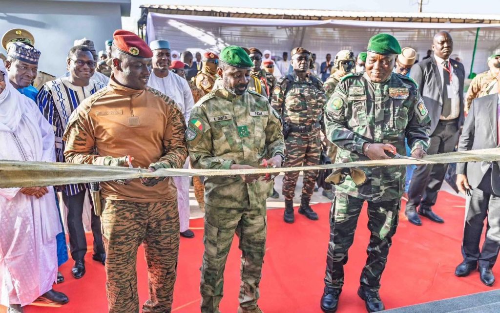 AES-banque-confederale-et-television-regionale-inaugurees-lors-de-la-2e-session-du-college-des-chefs-detat