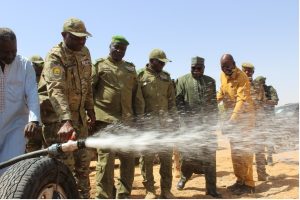 Le ministre de l’Environnement, de l’Hydraulique et de l’Assainissement, Colonel MAIZAMA Abdoulaye le Gouverneur de la Region de Tillabéri, Colonel Maina Boukar et le Secrétaire Général de la,,,